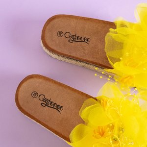 Babouches pour femmes jaunes sur la plateforme Izylda - Chaussures
