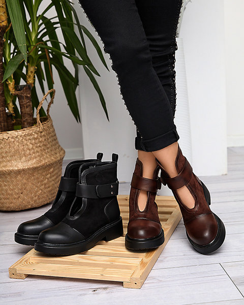 Bottes noires pour femmes avec une coupe de Salvaf- Footwear