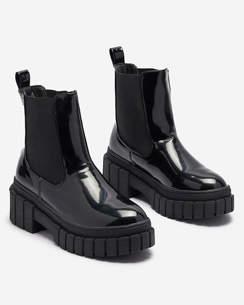 OUTLET Bottes pour femmes en cuir verni noir sur une semelle plus épaisse Fazzati- Footwear