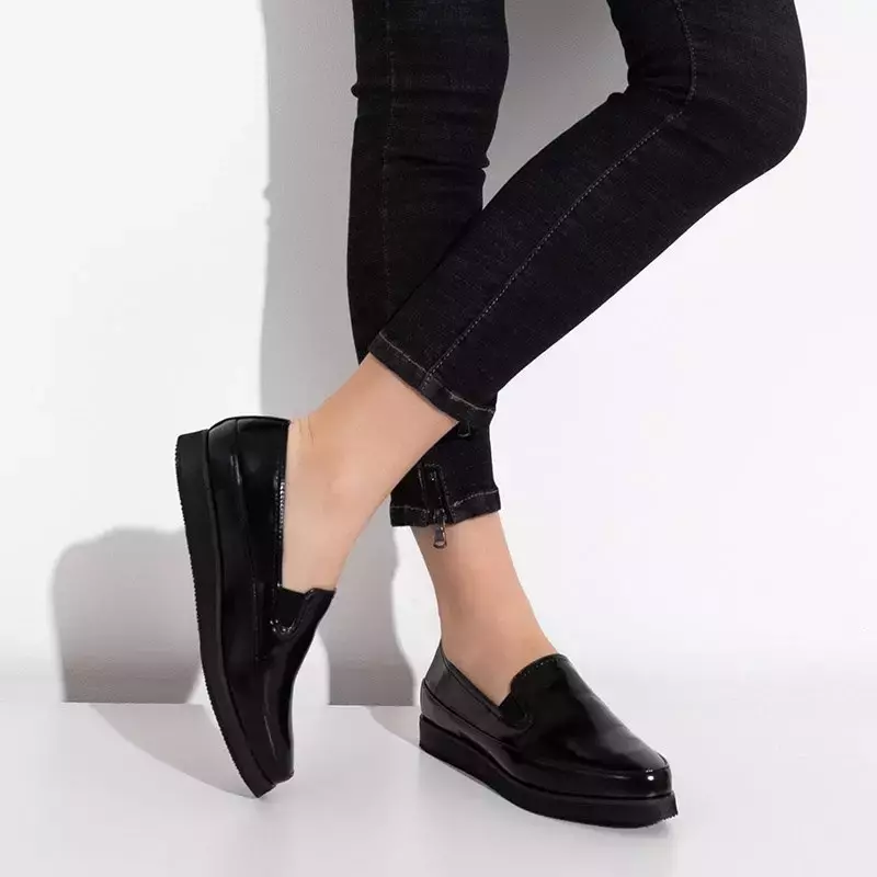OUTLET Chaussures basses en cuir écologique pour femmes noires à enfiler Medarda - Chaussures