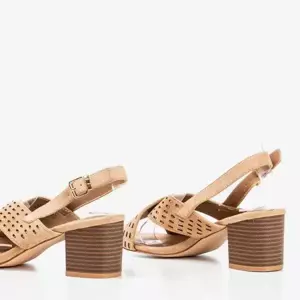 OUTLET Sandales beiges pour femmes sur le montant supérieur Galia - Chaussures