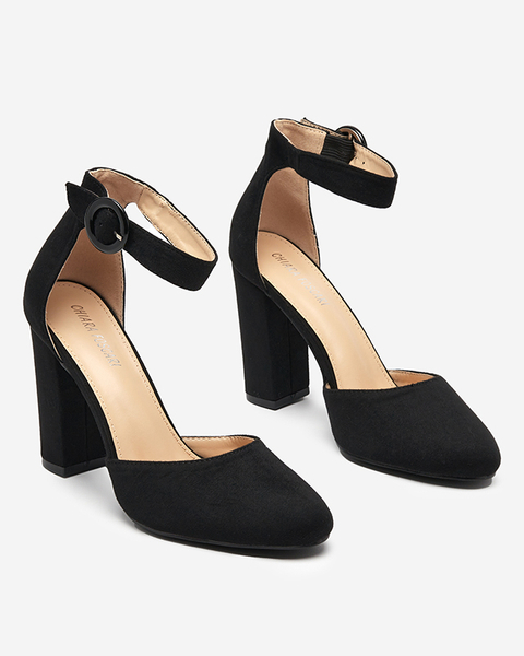 OUTLET Sandales noires pour femmes sur le poteau Nastio - Chaussures