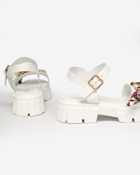 OUTLET Sandales plates blanches pour femmes avec ornements Terileka - Chaussures