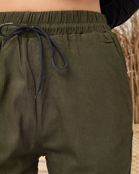 Pantalon en tissu pour femmes isolé vert foncé - Vêtements