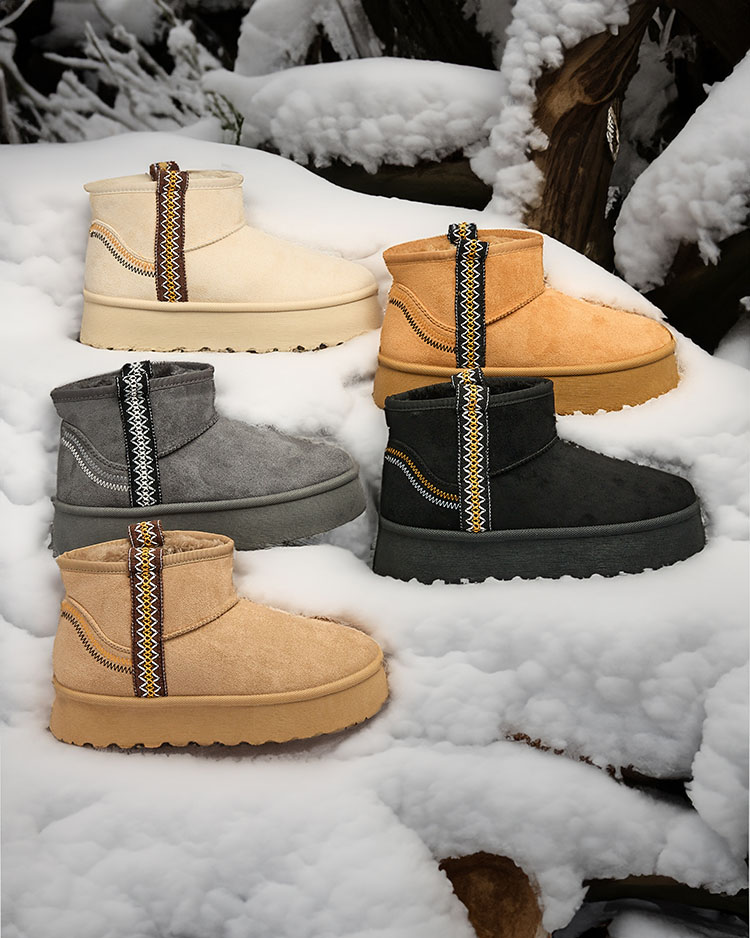 Royalfashion Bottes courtes pour femmes a'la bottes de neige avec ornement Erititta