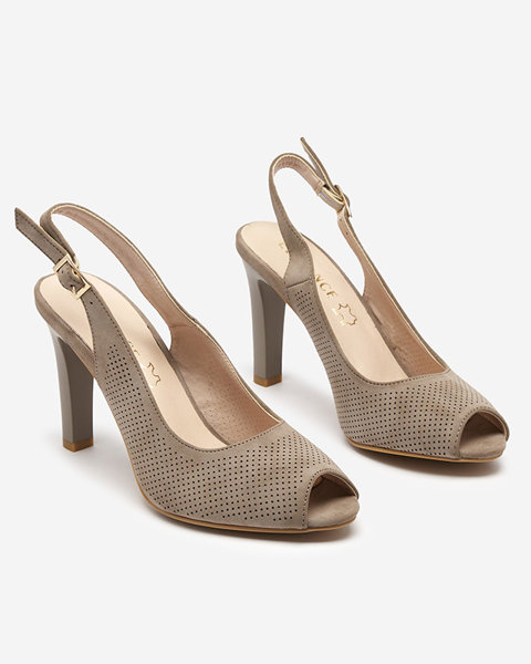 Sandales pour femme ajourées grises et marron sur tige. Chaussures