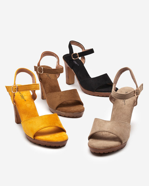 Sandales pour femmes moutarde sur le poteau Karislo - Footwear