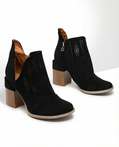 Royalfashion Bottes ajourées en noir Revivela