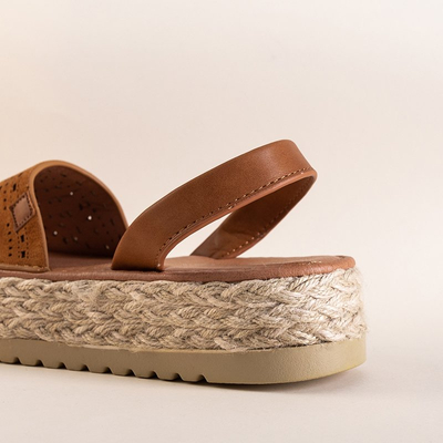 Sandales ajourées pour femmes marron sur la plateforme Pieqa - Footwear