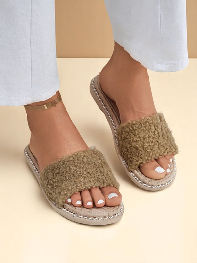 Royalfashion Claquettes pour femmes avec fourrure Cozy Step