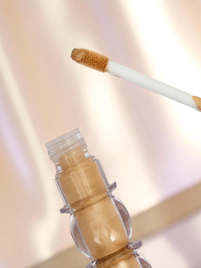 Enlumineur liquide pour le visage avec pinceau Golden Petal
