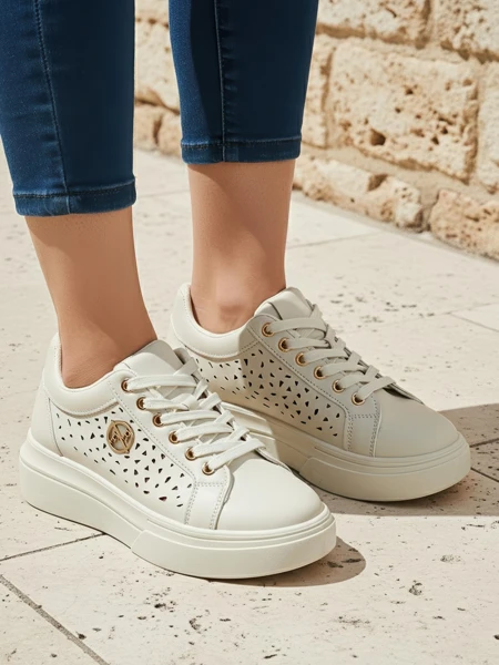 Baskets pour femmes Callista beige cuir écologique printemps talon plat