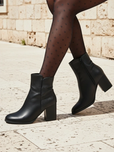 Les bottines pour femmes de Royalfashion sur un poteau Abinom