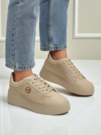 Sneakers plateforme pour femmes Callista Royalfashion écru cuir écologique