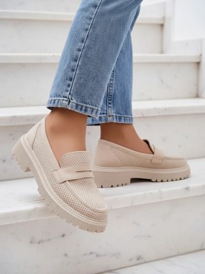 Mocassins pour femmes Callista beiges, cuir écologique, talon plat 4 cm