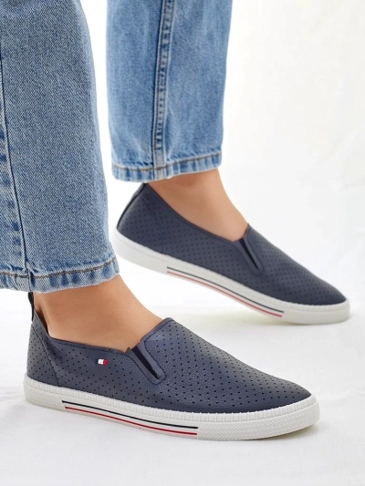 Chaussures pour femmes Royalfashion à enfiler perforées Vielles