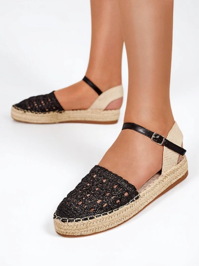 Espadrilles noires pour femmes avec un ajouré Triumf - Footwear
