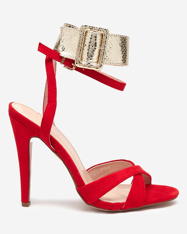 OUTLET Sandales pour femmes à talon haut en rouge avec une bande dorée Magnessias - Chaussures