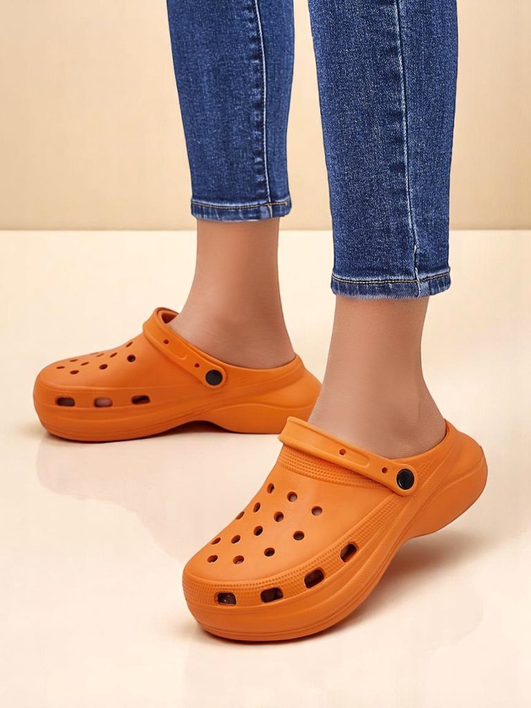 Royalfashion Tongs en caoutchouc perforées pour femmes Dellosa