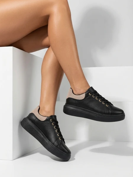 Sneakers pour femmes Callista Royalfashion noires plateformes cuir écologique
