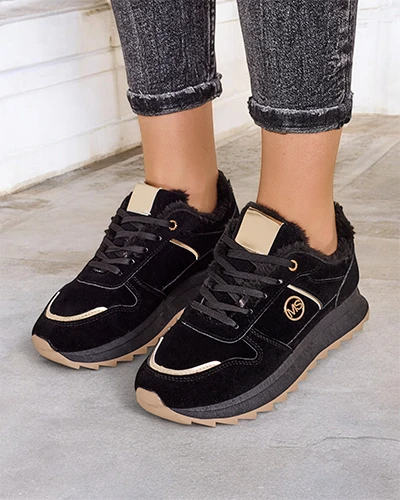 Royalfashion Sneakers pour femmes isolées avec fourrure. Boris