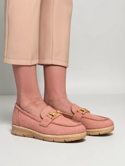 Chaussures plates Royalfashion pour femmes avec un détail décoratif sur le bout