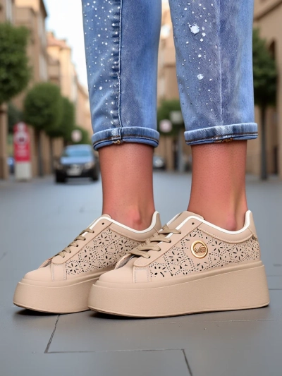 Sneakers plateforme pour femmes Callista Royalfashion écru cuir écologique