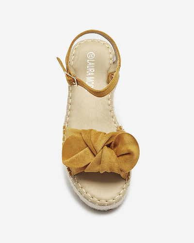 OUTLET Royalfashion Sandales femme moutarde à petit talon avec nœud Mosinta