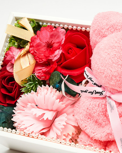 Royalfashion Flowerbox Fleurs dans une boîte avec un ours en peluche