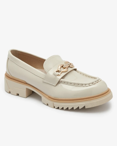 Mocassins pour femme laqués beige avec chaîne Sotella - Chaussures
