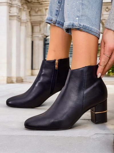 Les bottines pour femmes Royalfashion sur un pilier Afennor