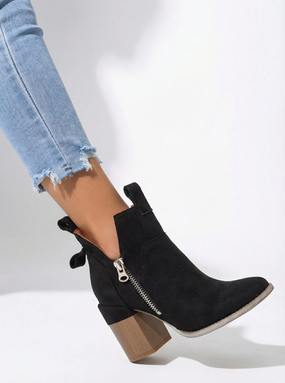 Bottes noires pour femmes sur un montant carré Darera - Chaussures