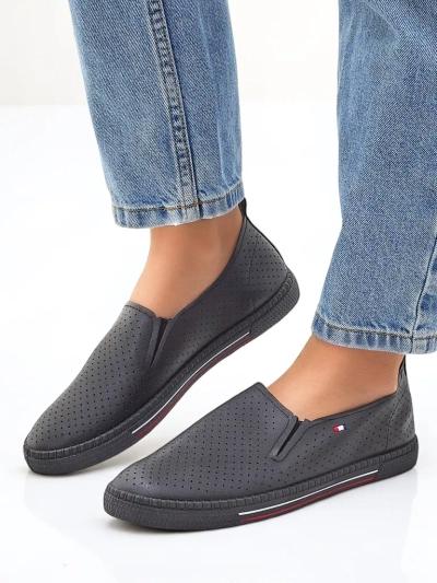Chaussures féminines à enfiler perforées Royalfashion Vielles