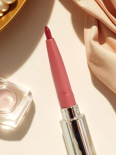 Rouge à lèvres liquide et crayon à lèvres 2-en-1 Mousse à la Fraise
