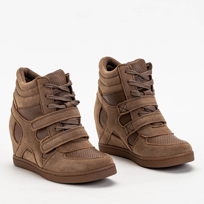 Baskets marron pour fille sur un coin intérieur Janomi- Shoes