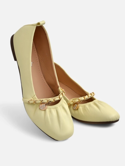 Ballerines pour femmes AURELIA Gialla avec chaîne de couleur jaune, cuir écologique