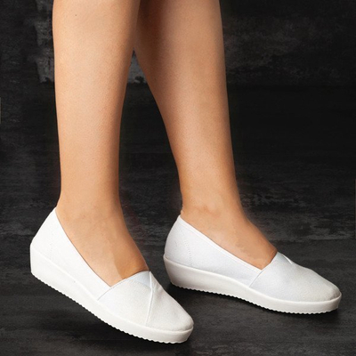 OUTLET Blanc slip on a low wedge Peppi - Chaussures
