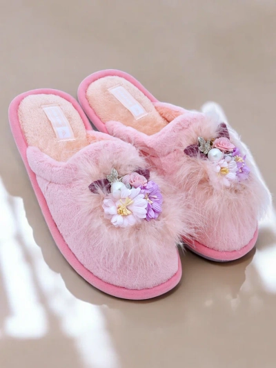 Royalfashion Pantoufles en fausse fourrure pour femmes avec fleurs Ederra