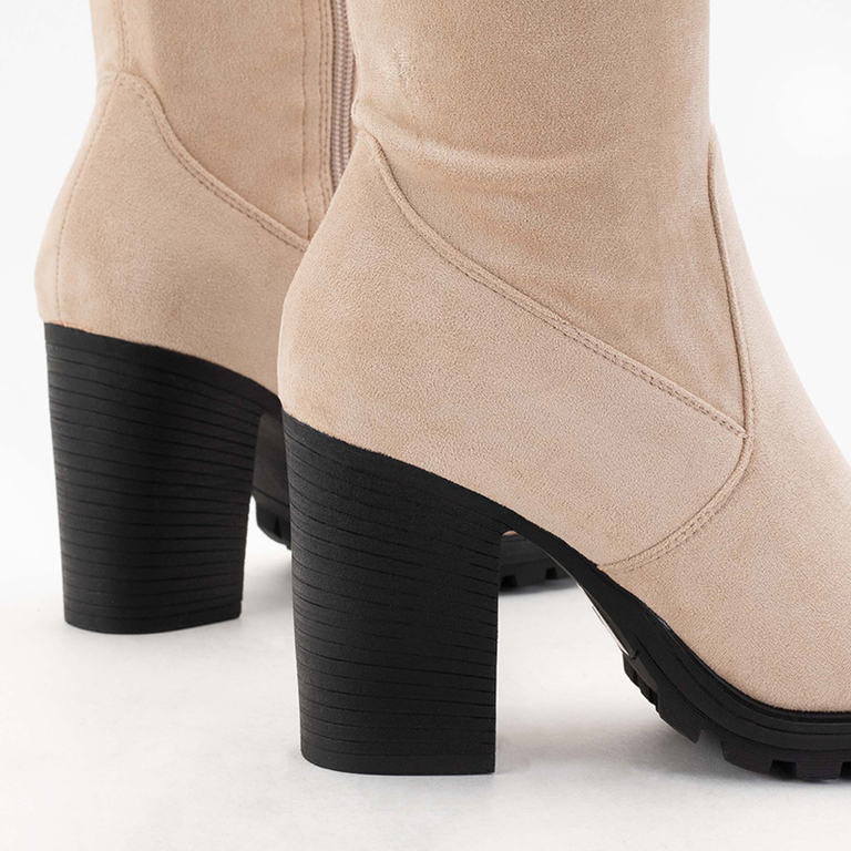 Cuissardes femme beiges sur le poste de Shevao - Chaussures