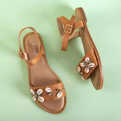 OUTLET Sandales plates femme marron avec décorations Łucja - Chaussures