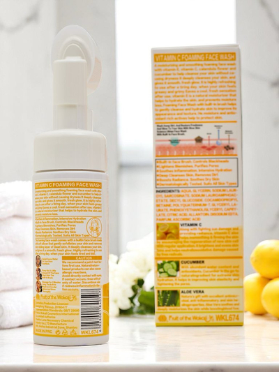 Mousse nettoyante anti-âge purifiante pour le visage à la vitamine C avec brosse