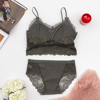 Ensemble lingerie femme grise avec dentelle - Sous-vêtements