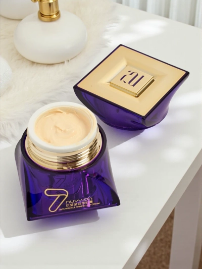 La Crème Anti-Âge Raffermissante Nuwjon pour Femmes