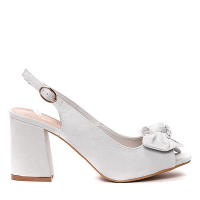 Szare sandałki na niskim obcasie Celeste- Obuwie