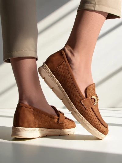 Royalfashion Chaussures basses pour femmes avec une décoration sur le bout