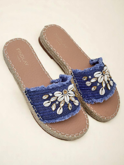Claquettes d'été Royalfashion Calista – bleu clair avec des coquillages sur une semelle plate