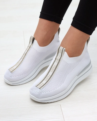 Chaussures de sport à enfiler pour femmes avec lettrage en blanc Cerppa- Footwear