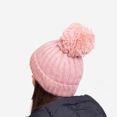 Bonnet rose foncé isolé pour femme avec pompon - Accessoires