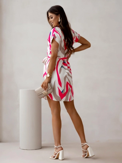 Robe mini pour femmes Royalfashion avec des manches courtes et une ceinture décorée de fleurs