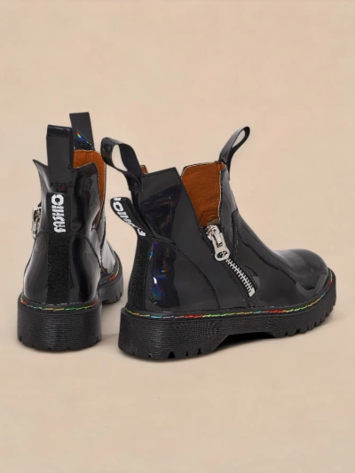 Bottes pour femmes laquées noires avec une fermeture éclair Odeta - Chaussures